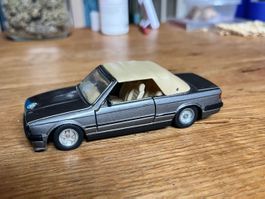 Modellauto BMW 325i 1:37