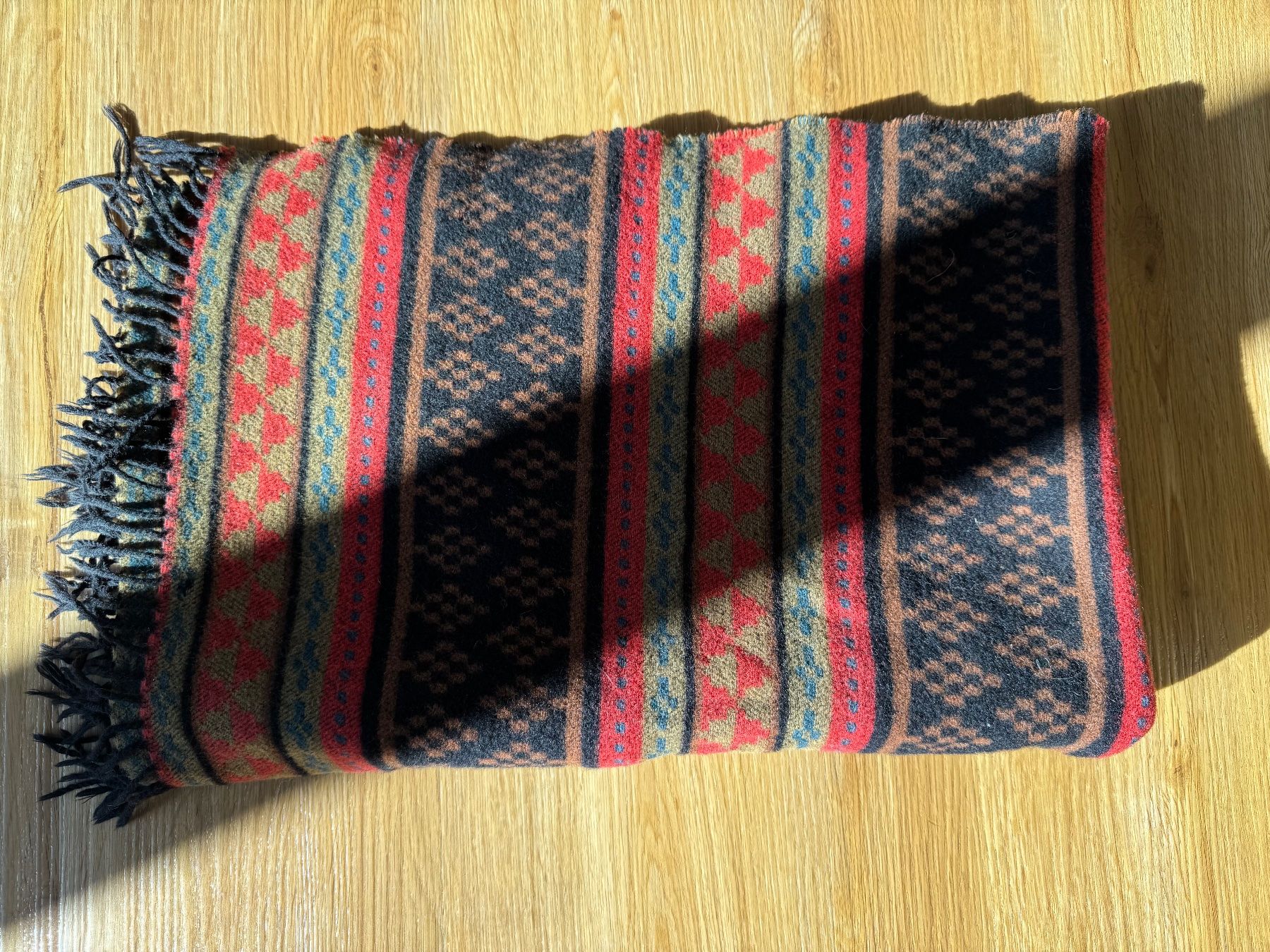 Foulards, Tücher & Schals: Tuch, Woll-Mix Schal, schwarz, rot – Gebraucht aus Bubikon von hachia888 6