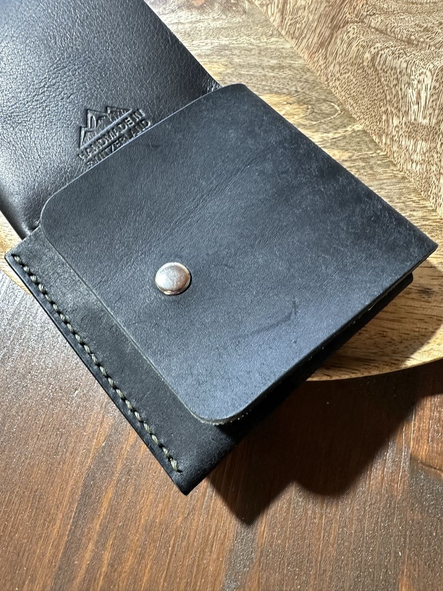Brieftaschen: Handgefertigte Leder-Geldbörse – Neu und originalverpackt aus Mettmenstetten von vad_57p2 3