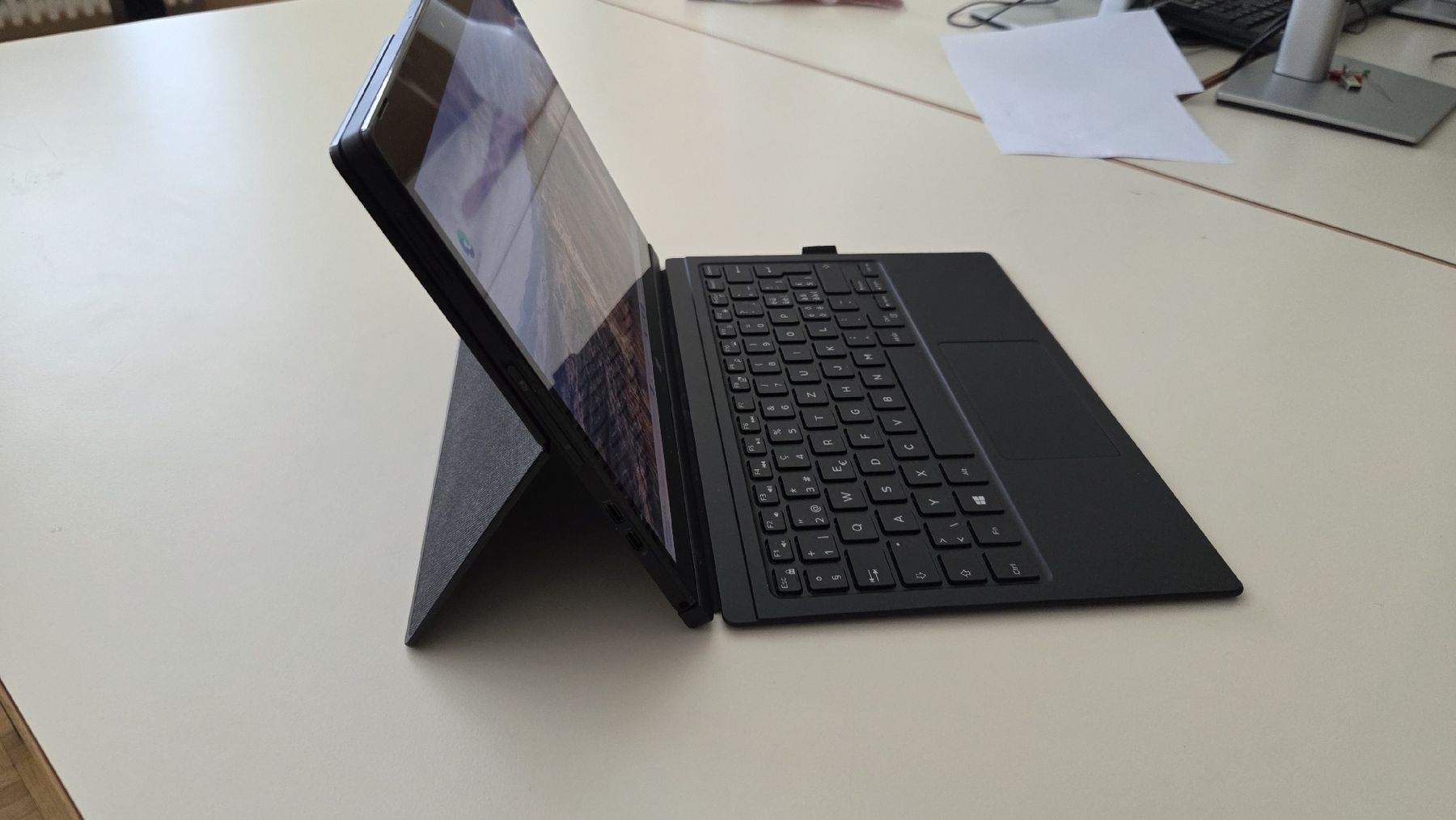 Dell Tablettes PC: Tablette 12" Dell latitude 7275 - Windows 11 – D'occasion à Coffrane par plop 3