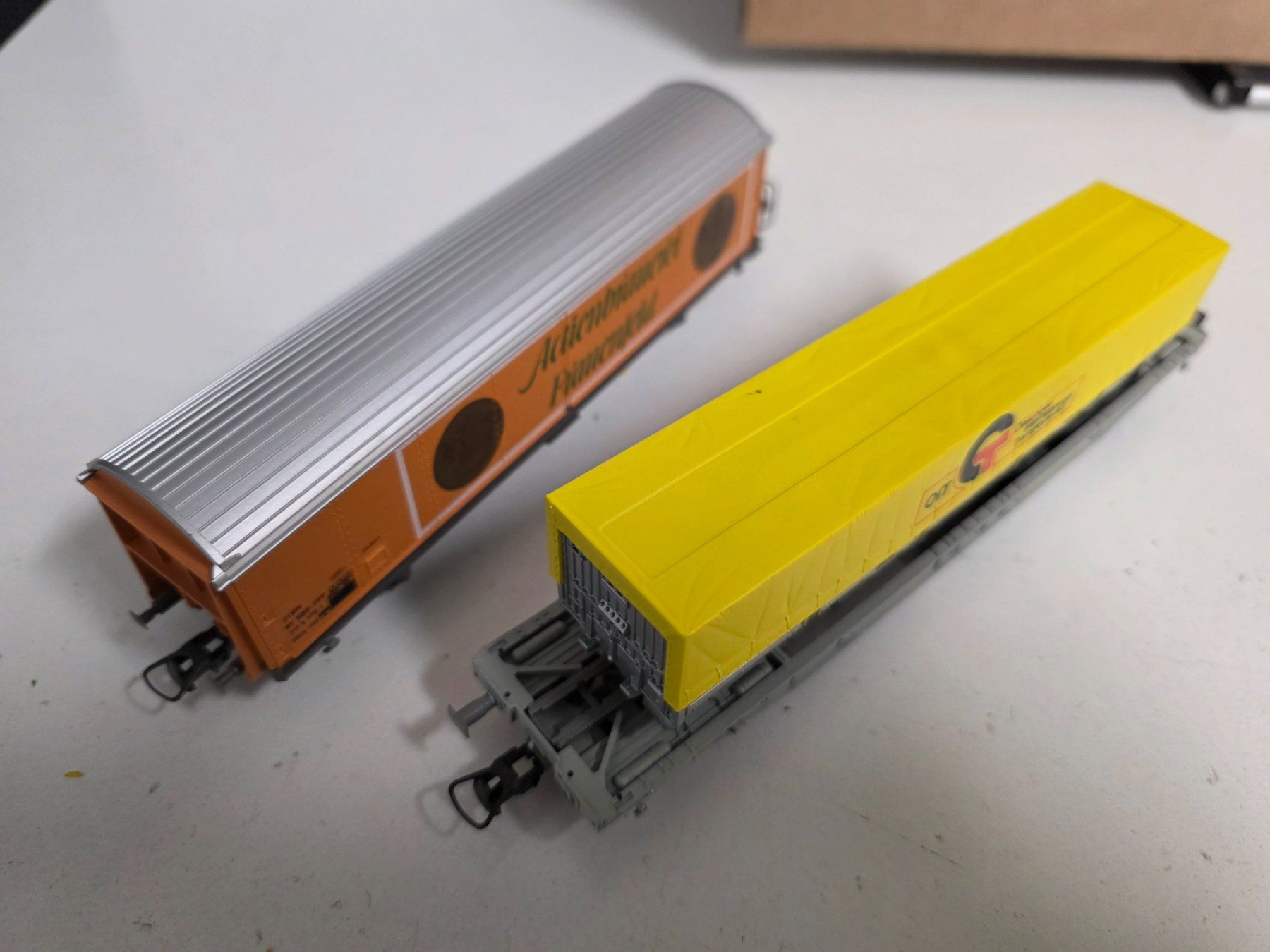 Roco Modellini di ferrovie: Roco 2 wagons dès 1.-fr – Usato da bassecourt venduto da biagio101 1