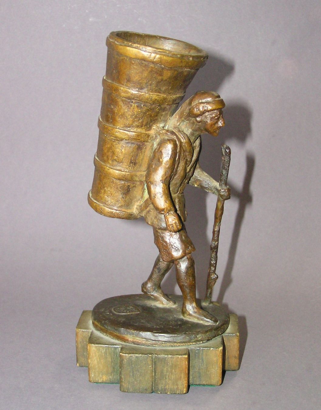 Statuette: WERNER ROMANG BRONZE BUTTENMANN – Usato da Grenchen venduto da Antique-hunter