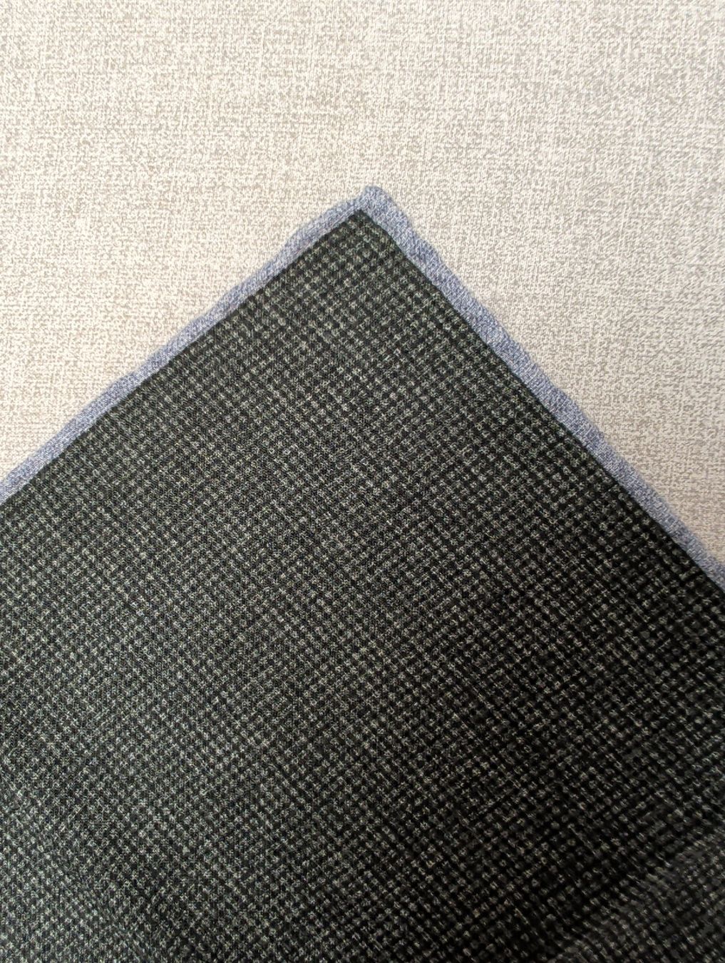 Eleventy Completi: Eleventy Platin Collection, Einstecktuch, Neu, Wolle – Nuovo e nell'imballaggio originale da Zürich venduto da rom_zh