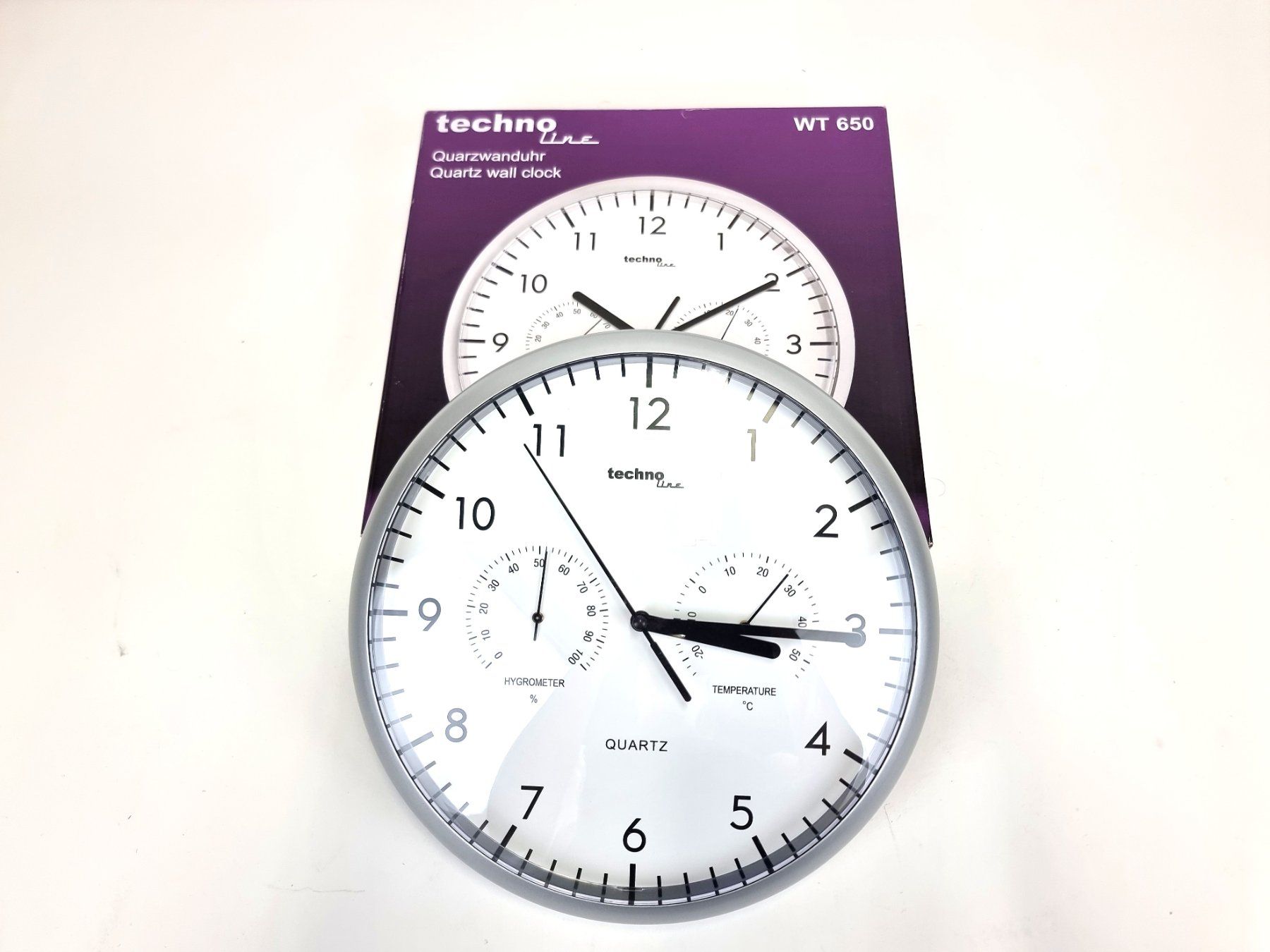 Orologi: Quarzwanduhr mit eingebautem Hygro- & Thermometer – Usato da Urtenen-Schönbühl venduto da Restwert_Schoenbuehl