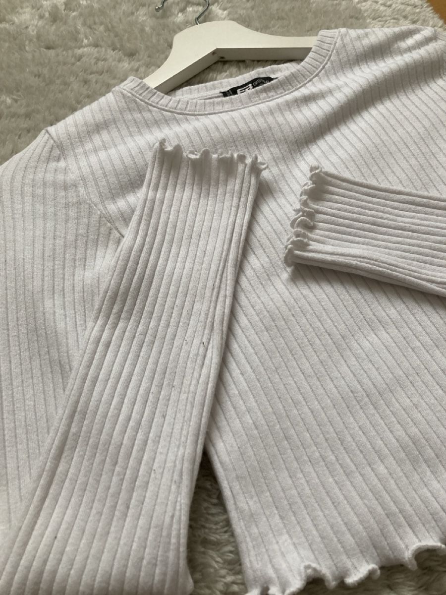 Tops: Weisses Langarmshirt gerippt – D'occasion à Zürich par uma_y5q8 1