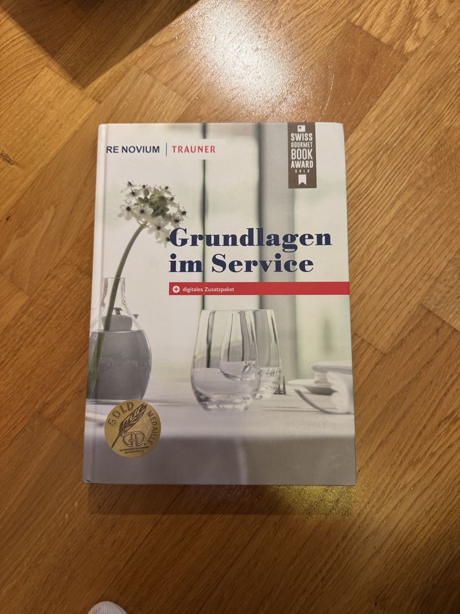 Libri: Grundlagen im Service Buch Trauner  – Usato da Basel venduto da Giu_giu
