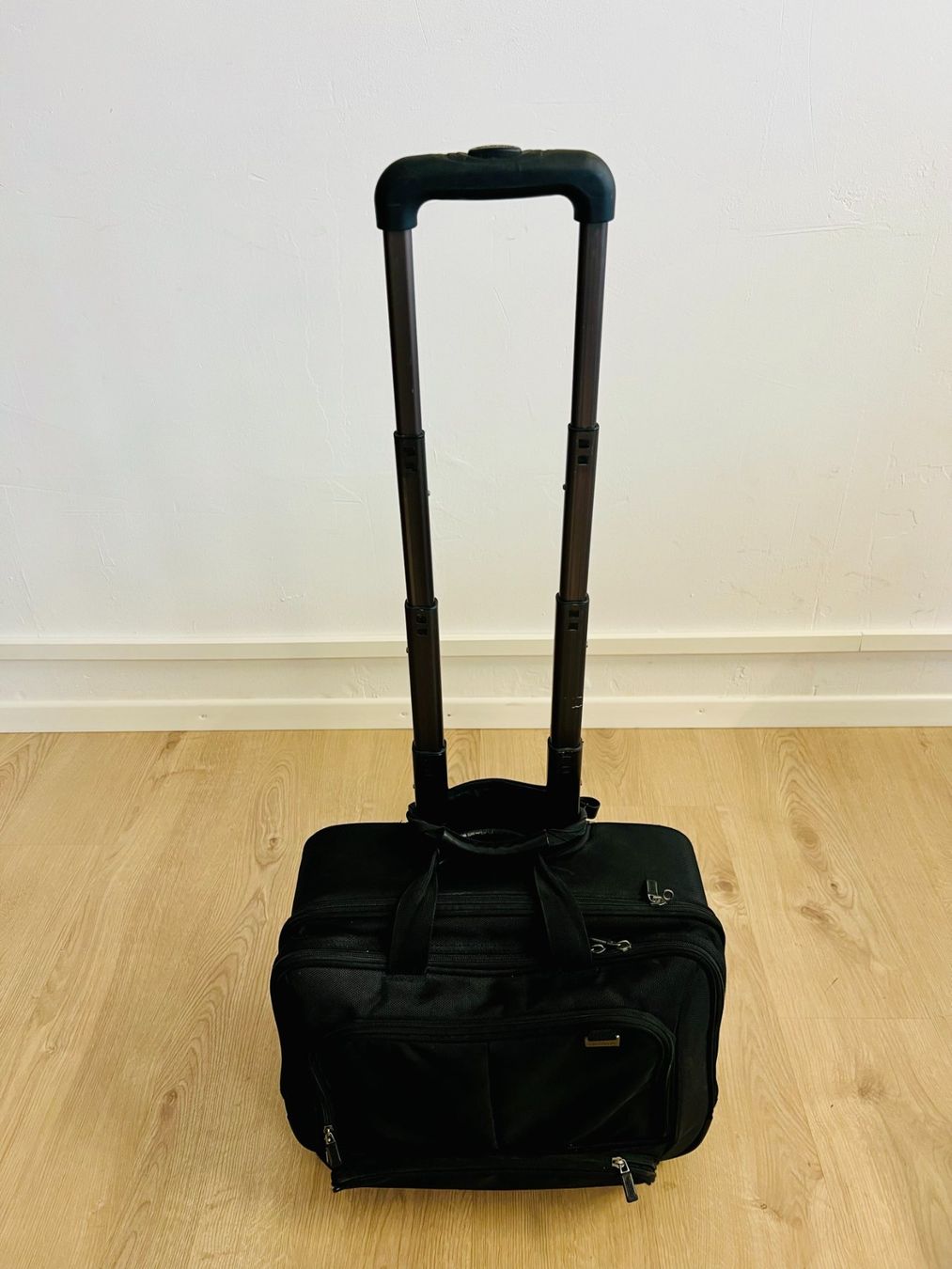 Altro in Aeronautica: Schwarzer Business-Trolley von Dicota mit diversen Fächern – Usato da Dietikon venduto da ExaLightAndSound 3