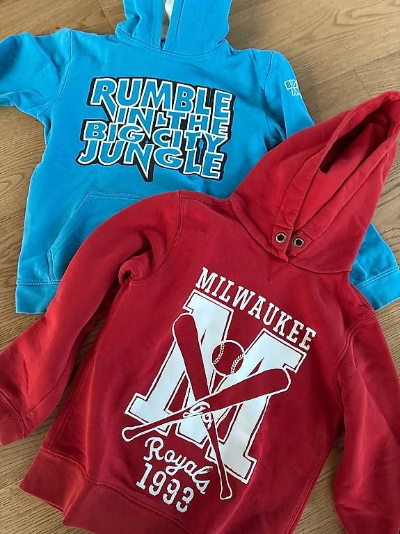 Pulls et sweat-shirts: Kapuzenpullover Gr. 128/134  – D'occasion à Winterthur par Rawille 1