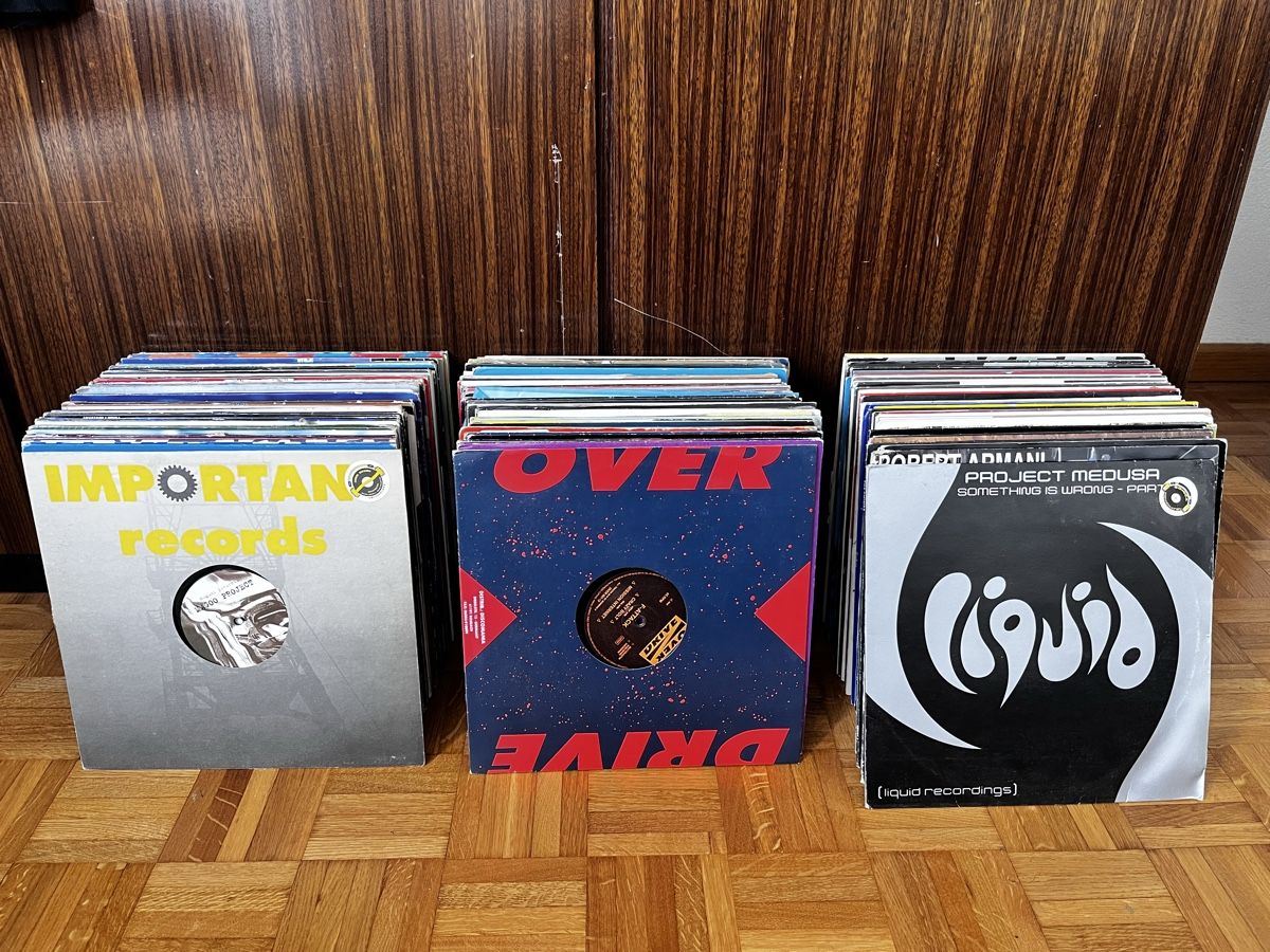 Dischi in vinile: 215+ techno / Hardtrance vinyles  – Difettoso da Lausanne venduto da ant_68z8