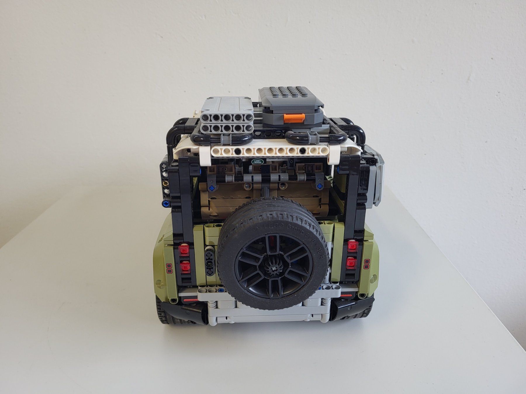 Lego Kit di costruzioni: LEGO Technic Land Rover Defender (Set 42110) – Usato da Brügg BE venduto da POU-BELLE 3