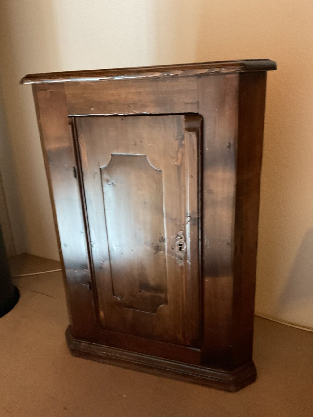 Commodes: Eckmöbel – D'occasion à Buchrain par avmnv