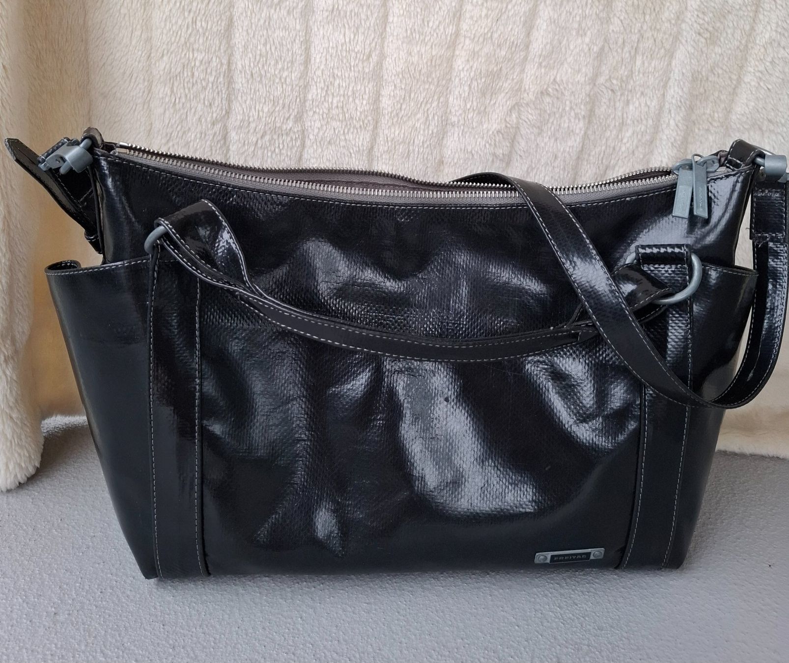 Freitag Taschen: Freitag Tasche Austen  / schwarz  / neuwertig – Gebraucht aus Richterswil von Nayli96 1