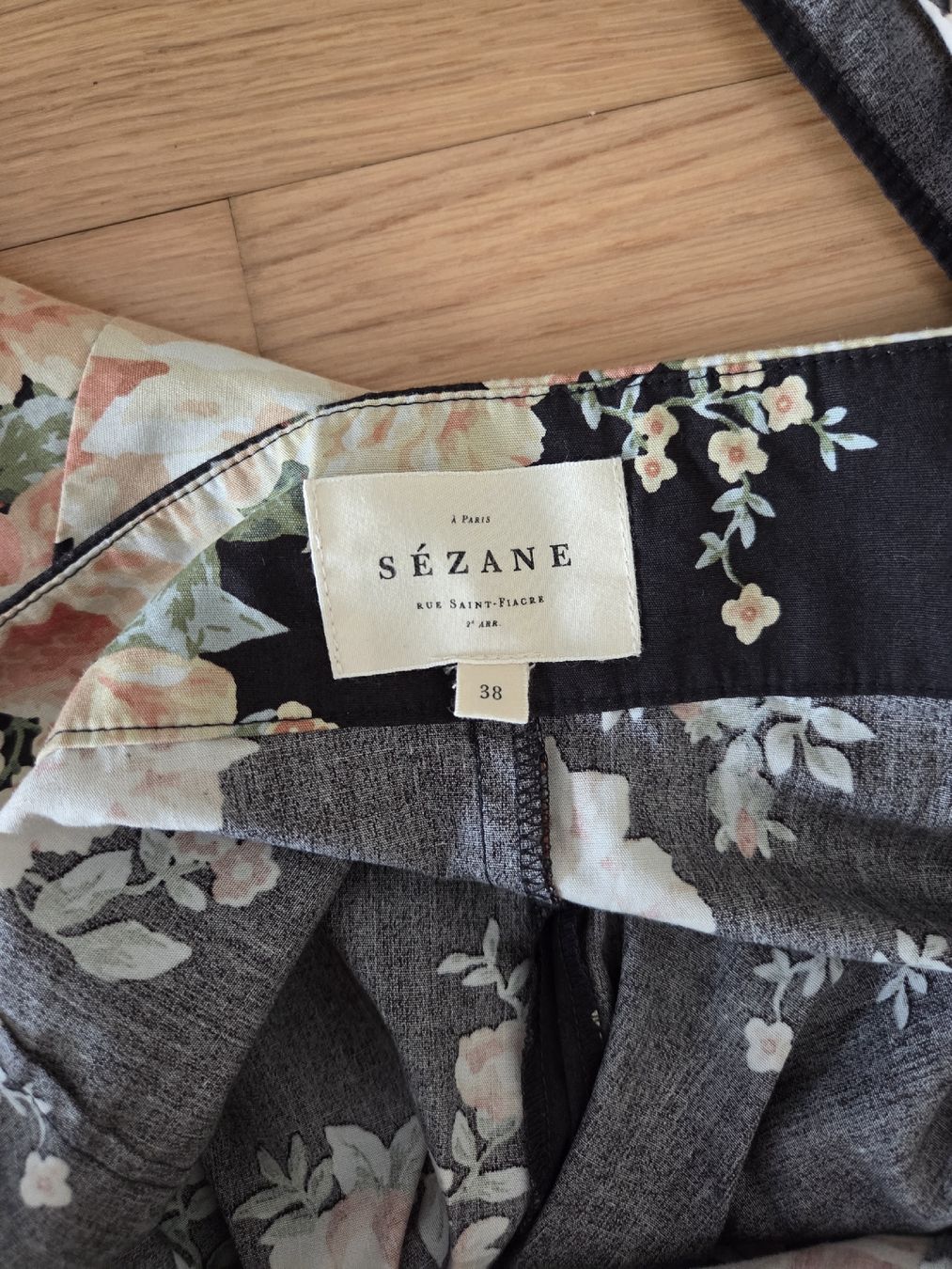 Sezane Kleiderpakete: Sézane black top & short with flowers – Gebraucht aus Zürich von can_2jj8 3