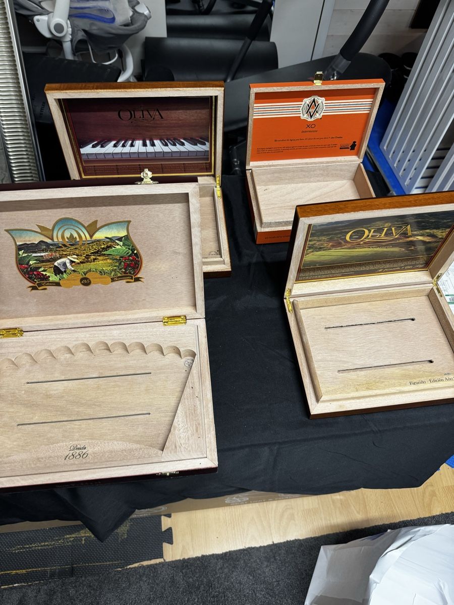 Tabacchi: 4 Cigar Boxes empty – Usato da Seuzach venduto da kaufes8 2