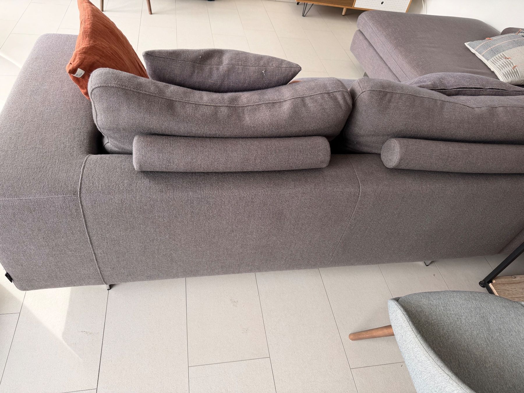 Divani: Grosses, graues Ecksofa mit viel Platz, Top Zustand! – Usato da Genève venduto da jnz_c2z6 2