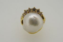 Schöner Brillantring 18 kt mit großer Perle