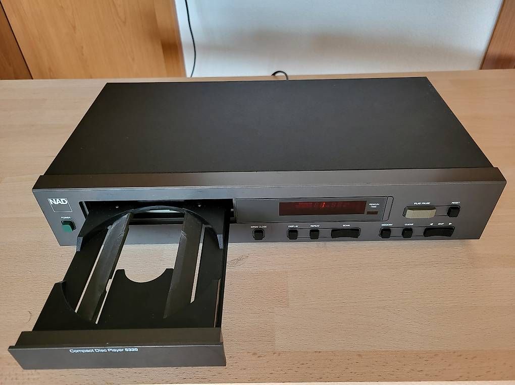 Nad Sistemi audio & multimediali: NAD 5320 CD Player – Usato da Basadingen venduto da Modellfan75 1