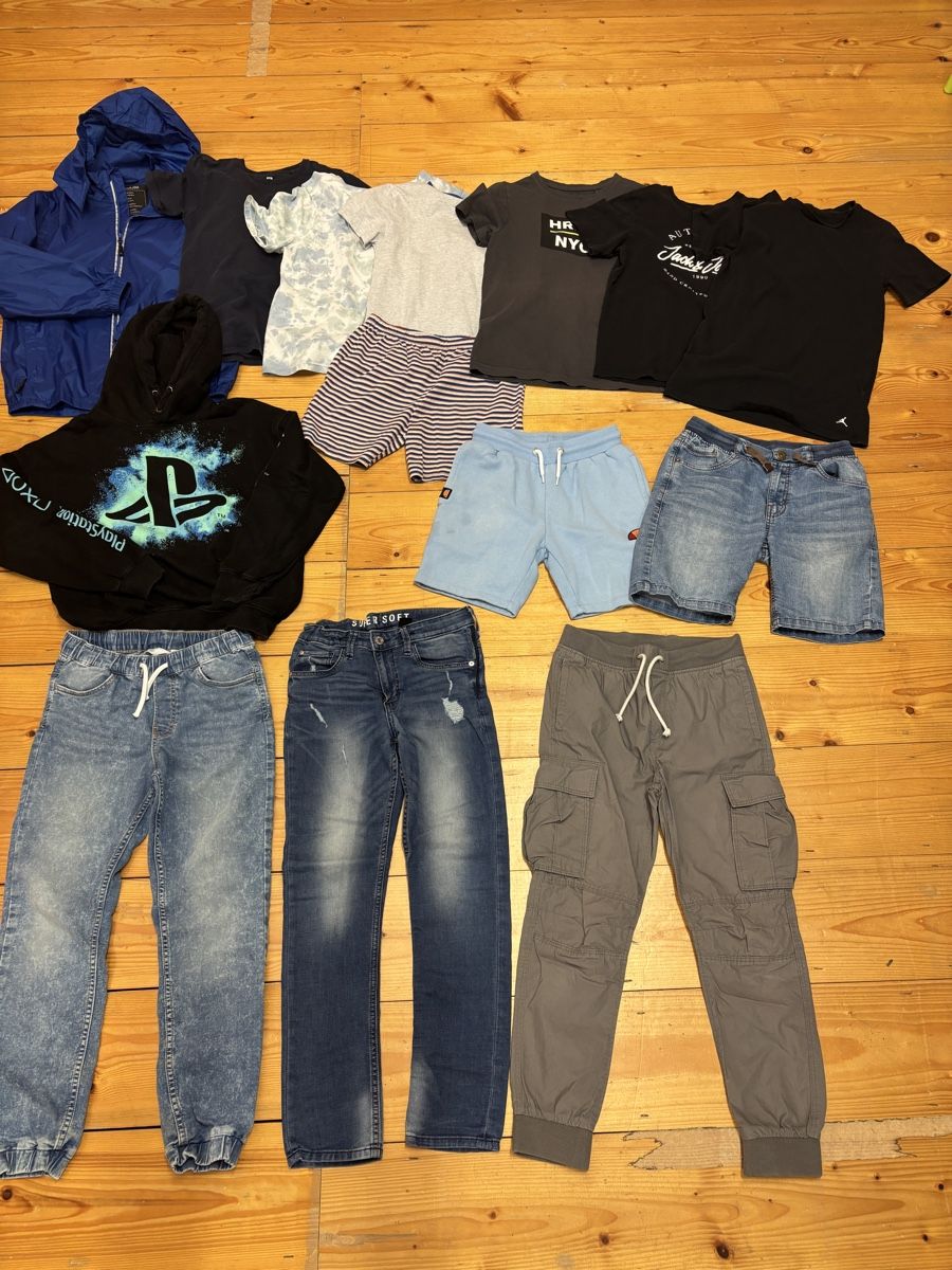 Lotti & Set di vestiti: Kleiderpaket Jungs, Grösse 146 – Usato da Büren an der Aare venduto da Nikito2001