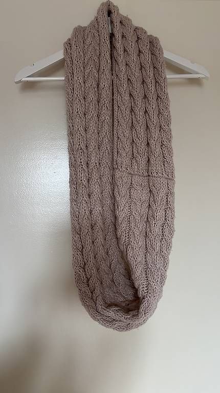 Foulards, Tücher & Schals: Gestrickter Loopschal rosa – Gebraucht aus Baden von Chrisenft 3