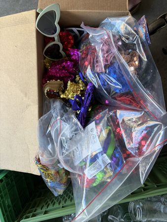 Party items - hats, sunglasses, scrunchies, papillon, ponpon