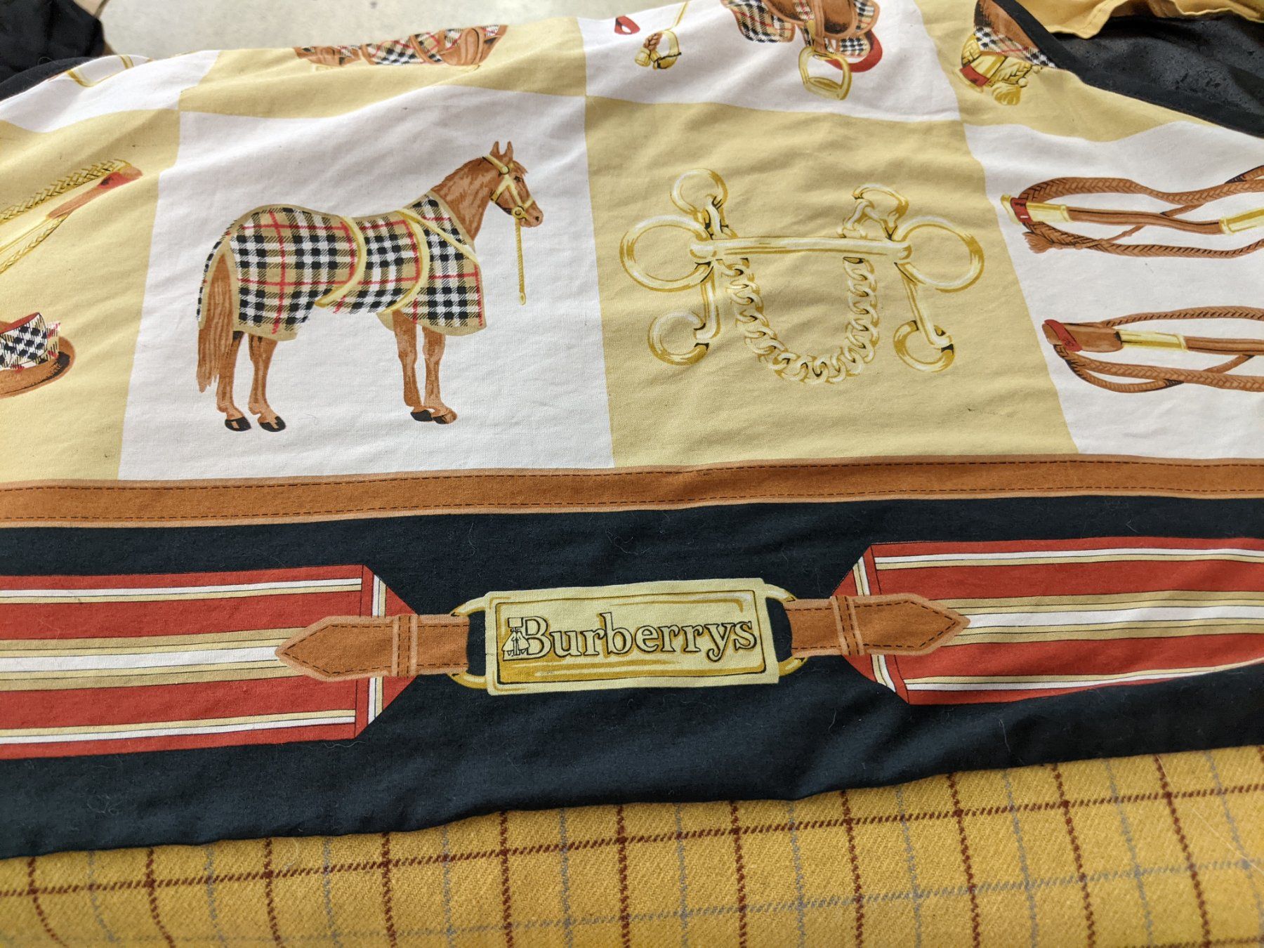 Burberry Cappotti: Burberry Regenmantel GR 40 – Usato da Langnau am Albis venduto da Judithsebi 1