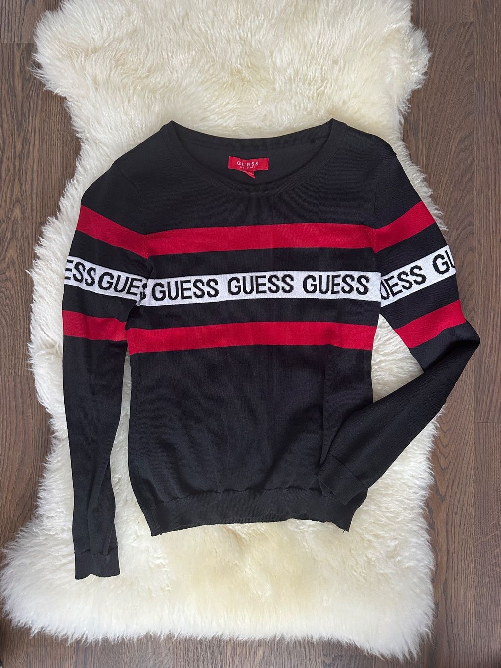 Guess Pullover & Sweatshirts: Guess Pullover Damen Gr. XS schwarz rot gestreift – Neu (gemäss Beschreibung) aus Mühlethurnen von Fudoshin1 1