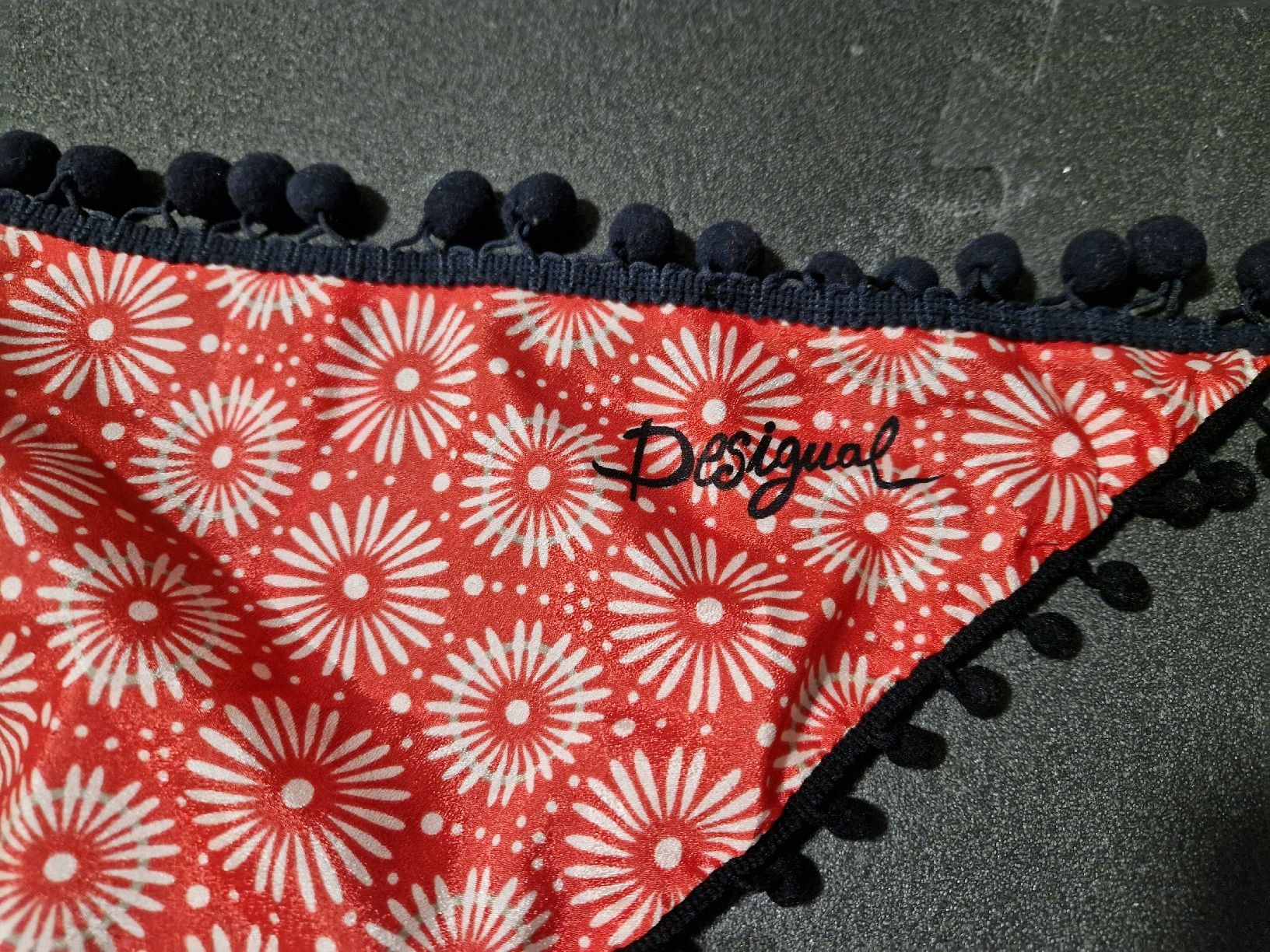 Desigual Foulard & Sciarpe: Sciarpa Desigual – Usato da Agno venduto da CatStyle 1