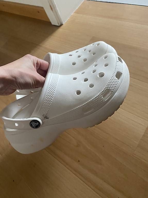 Crocs Scarpe da uomo: Crocs Classic Clogs White Platform – Usato da Bern venduto da n-dine