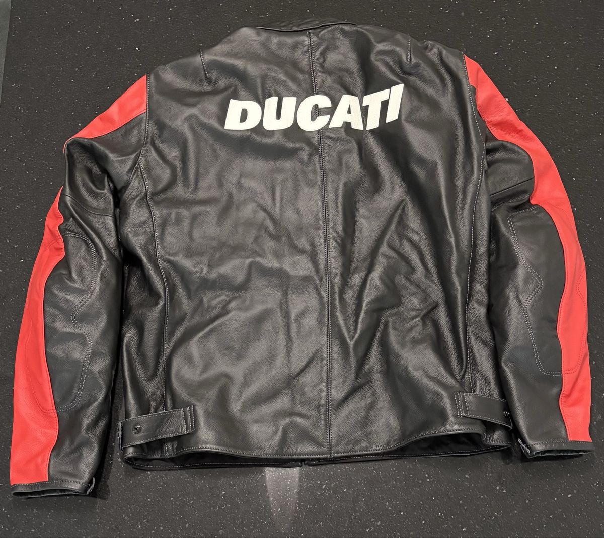 Ducati Kleiderpakete: Ducati Lederkombi, Jacke, Hose, Schuhe und Pullover/Jacke – Neu (gemäss Beschreibung) aus Steffisburg von gio_w2pf 1