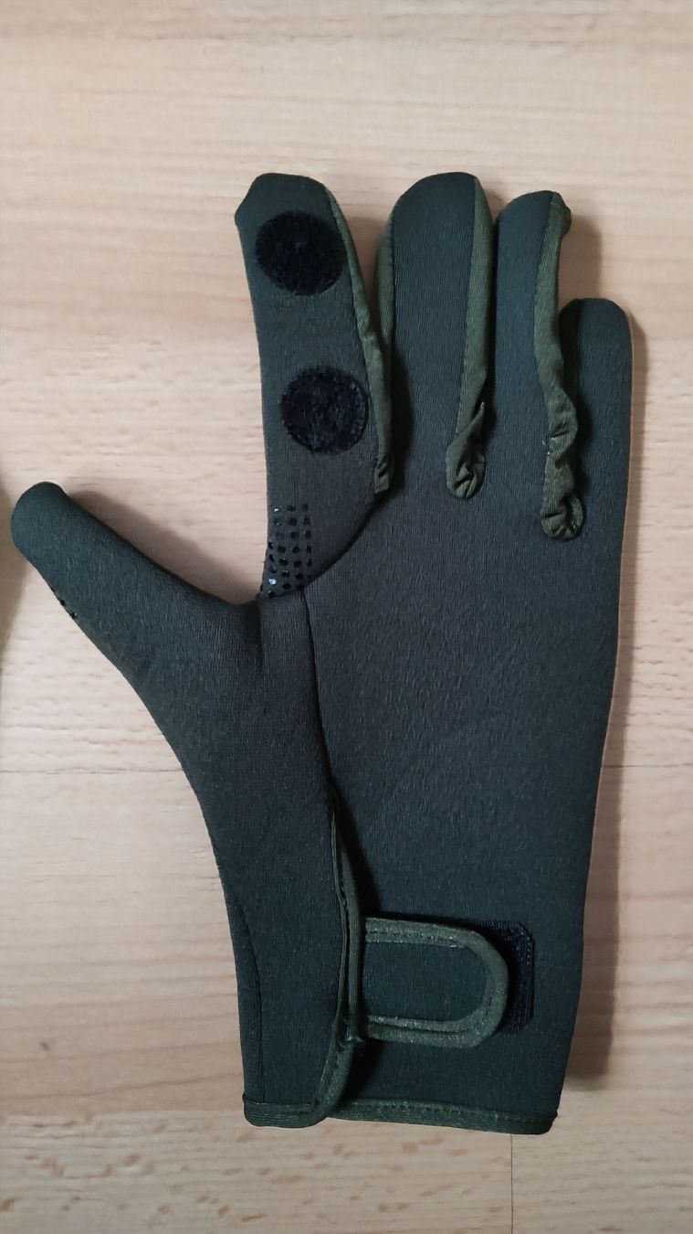 Guanti & manicotti: Handschuhe Neopren – Usato da Grenchen venduto da car_qq2t 1