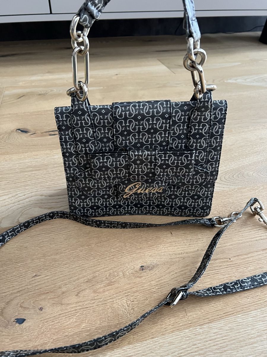 Guess Borse da donna: Handtasche Guess Logo Muster neuwertig – Usato da Herbligen venduto da nic_q8yn 1