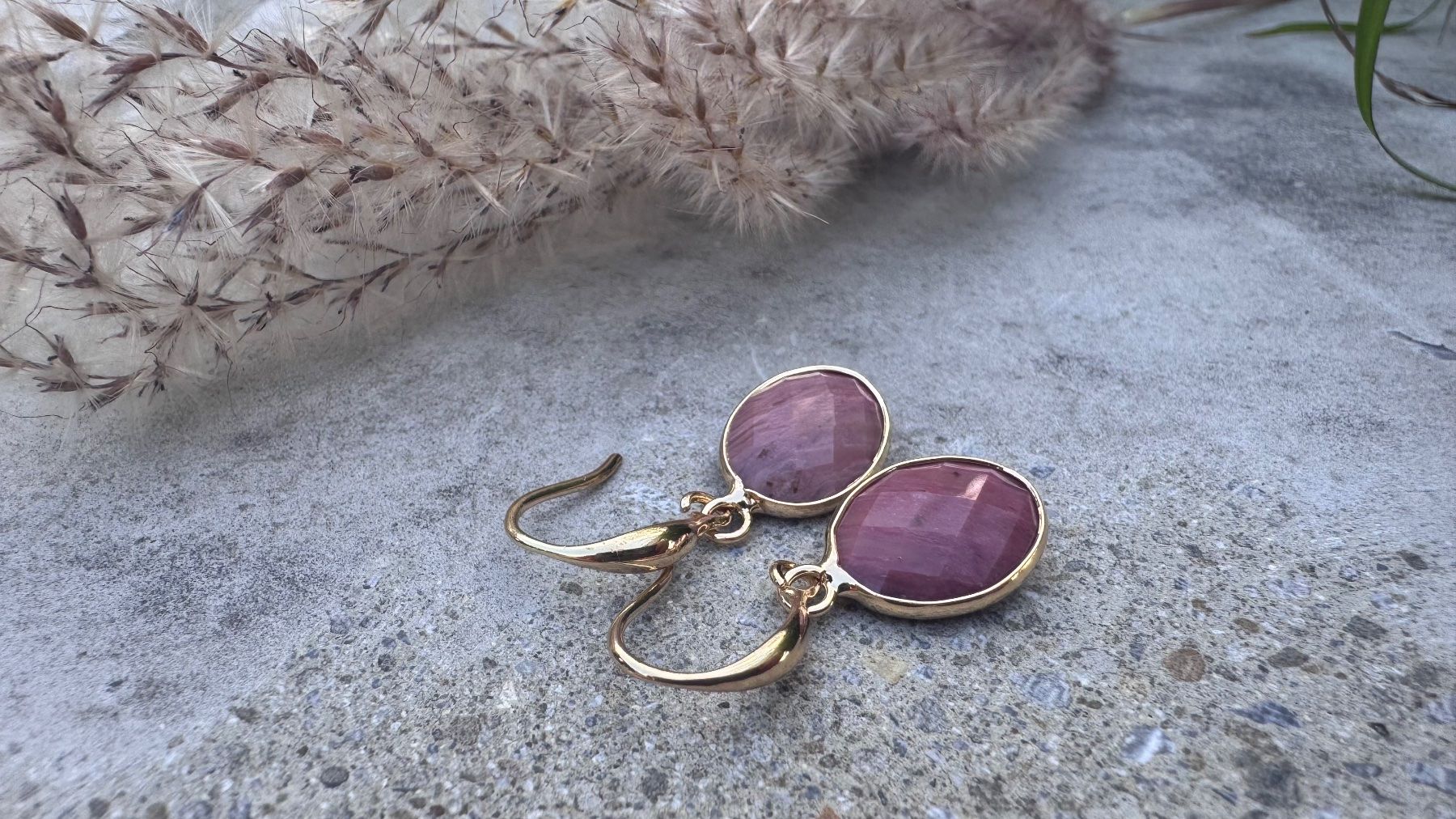 Orecchini pendenti & Orecchini a lobo: Wunderschöne schlichte RHODONIT Ohrhänger vergoldet – Nuovo e nell'imballaggio originale da Rombach venduto da Ivreajewels