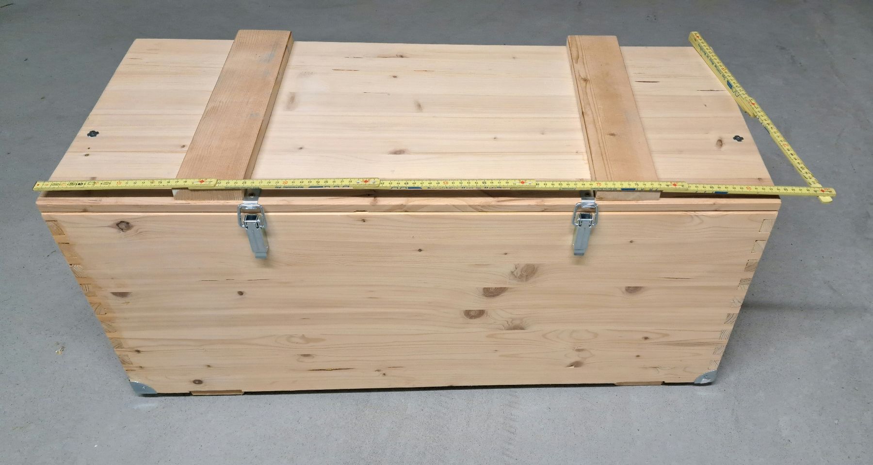 Truhen: Holzkiste – Gebraucht aus Biel/Bienne von Park17
