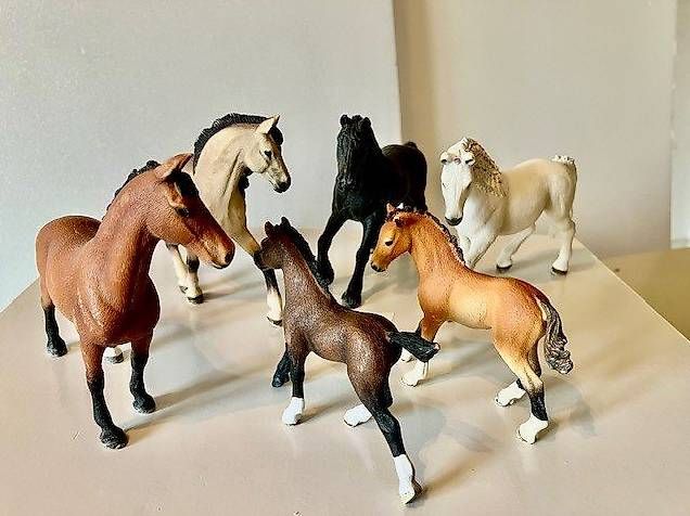 Schleich Giocattoli: Lot de 6 chevaux SCHLEICH – Usato da Tannay venduto da Comsa 1