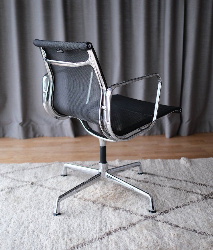 Vitra Sedie: Vitra EA 107 Charles & Ray Eames – Usato da Bern venduto da Zmodern_CON