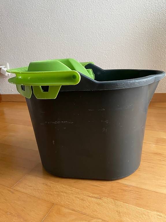 Altro per la casa: Eimer mit Auswind-Tool  – Usato da Cham venduto da Kaylua 1