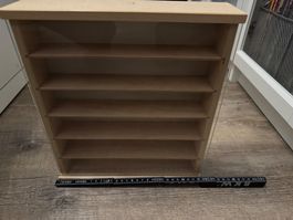 Neuwertiges Holz-Setzregal - Ideal für Sammlerstücke!