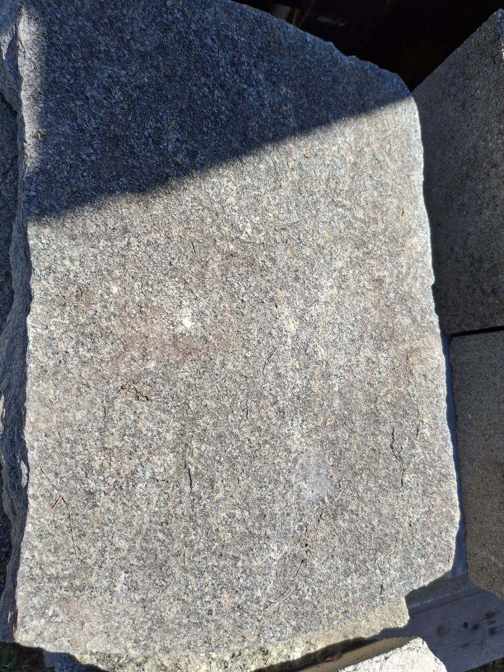 Rivestimenti per pavimenti: Natur Granit Platten 13 Stück  – Usato da Lütisburg venduto da ALSImmobau 1