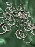 42 Stk. Silberfarbene Ringe, Modeschmuck