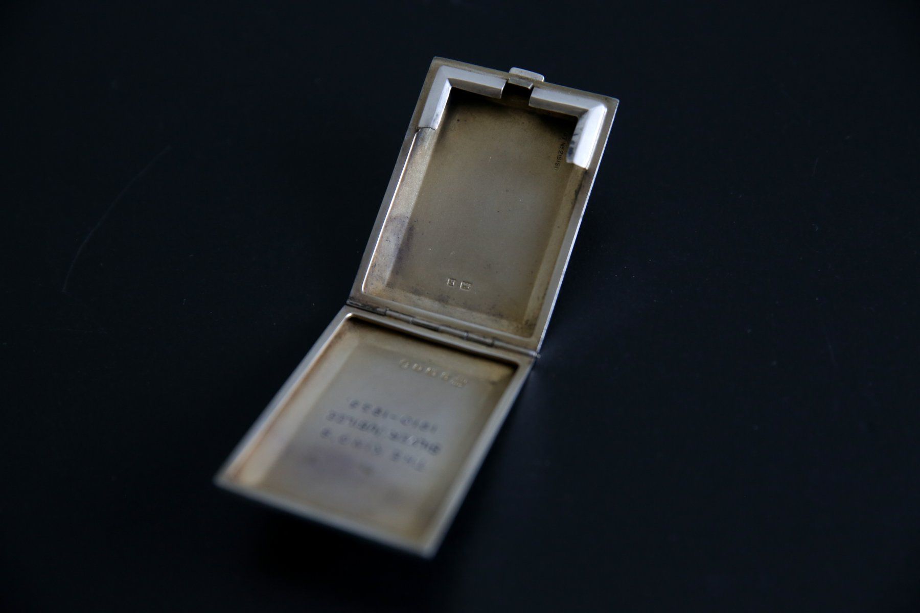 Altri Prodotti per fumatori: vintage silver cigarette case with english hallmarks – Usato da Zürich venduto da considermichael 2