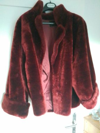 Warme Wagner Pelz Jacke Winterjacke in elegantem Weinrot TOP