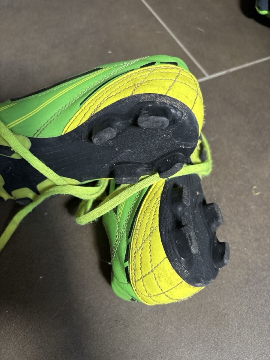Adidas Scarpe da uomo: Fußballschuhe 34 außen – Usato da Bischofszell venduto da tweeties 1