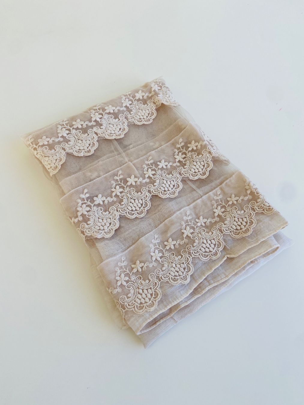 Foulard & Sciarpe: Spitzenschal- 190x85cm – Nuovo e nell'imballaggio originale da Kriens venduto da LittleButton84 1