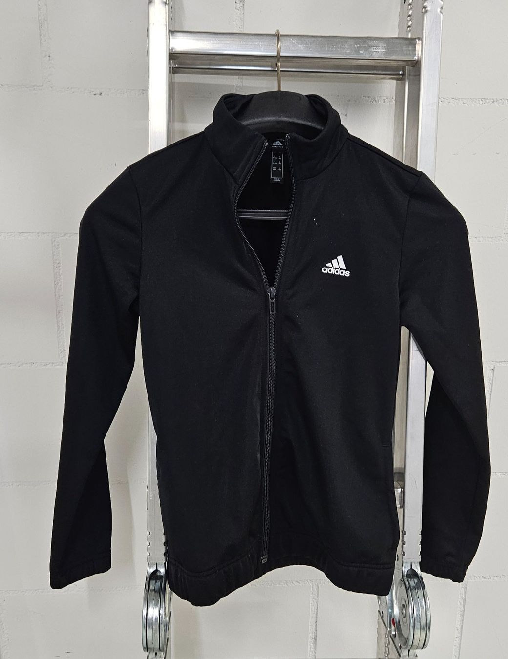 Adidas Jacken: Adidas Trainerjacke schwarz Gr152 – Gebraucht aus Bönigen von mon_8fw5 1