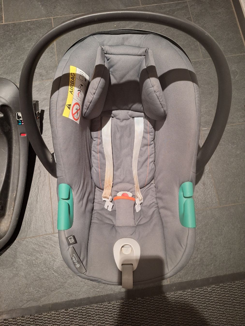 Cybex Seggiolini per auto: Cybex Aton B2 i-Size Babyschale mit Base – Usato da Wangen an der Aare venduto da jan_2zxv 1