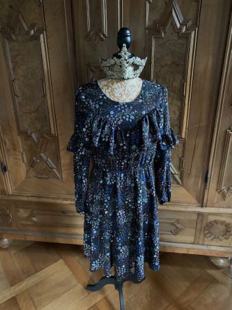 Schönes feminines Kleid Neu Gr. 36DE