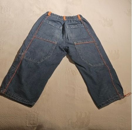 Pantalon en jean bleu  style  bermuda taille  38 bon état