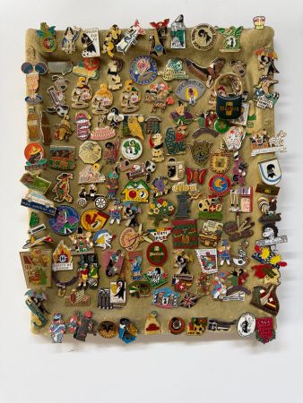 Grosse Pin Sammlung