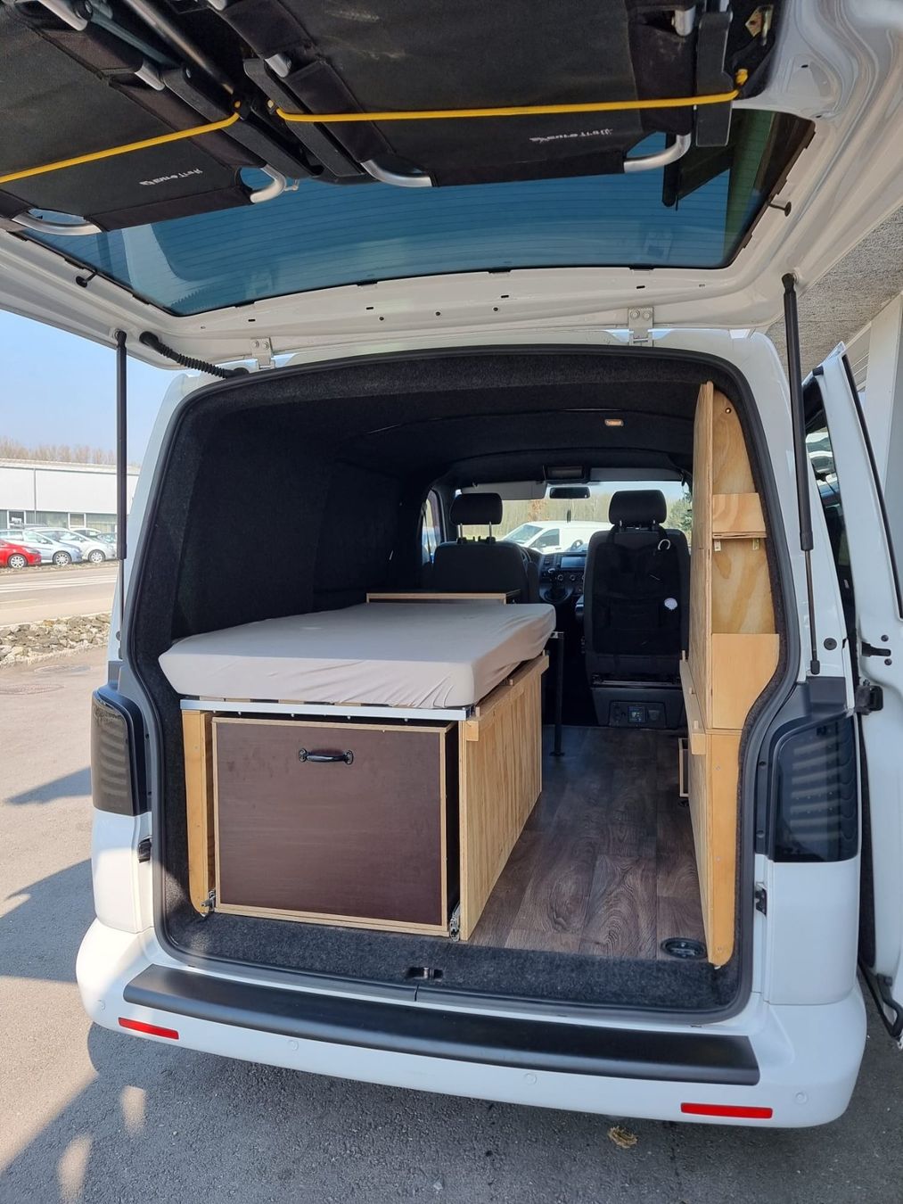 VW Veicoli da campeggio: VW T5 Camper, mit AHK und frisch ab MFK – Usato da Würenlos venduto da KiliMeili 3