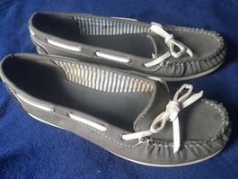 Chaussures plates grandeur 38 marque Graceland